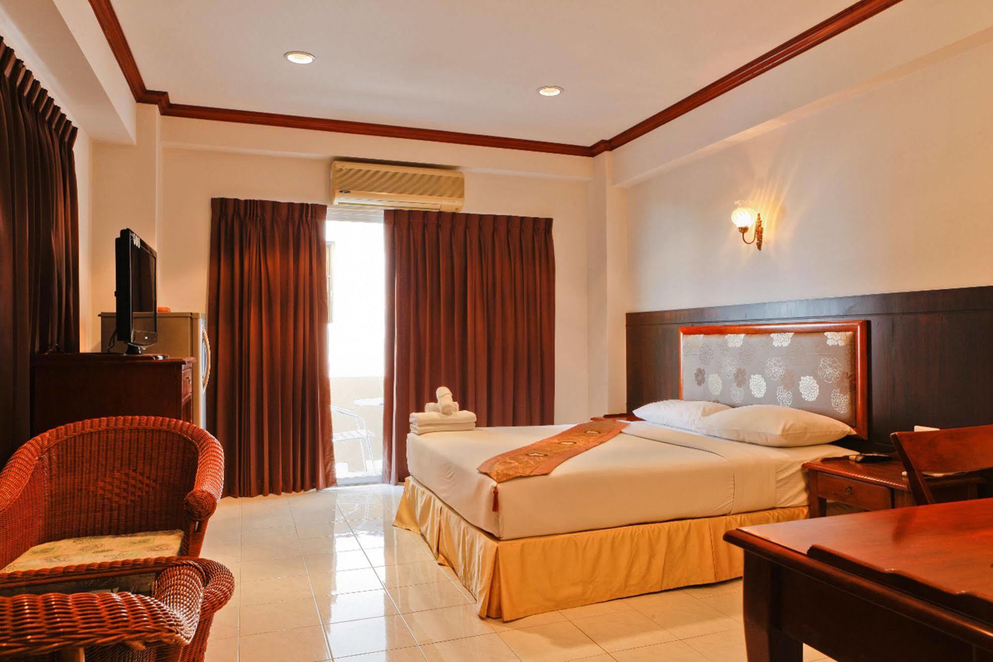 Inn House- SHA Extra Plus Pattaya Extérieur photo