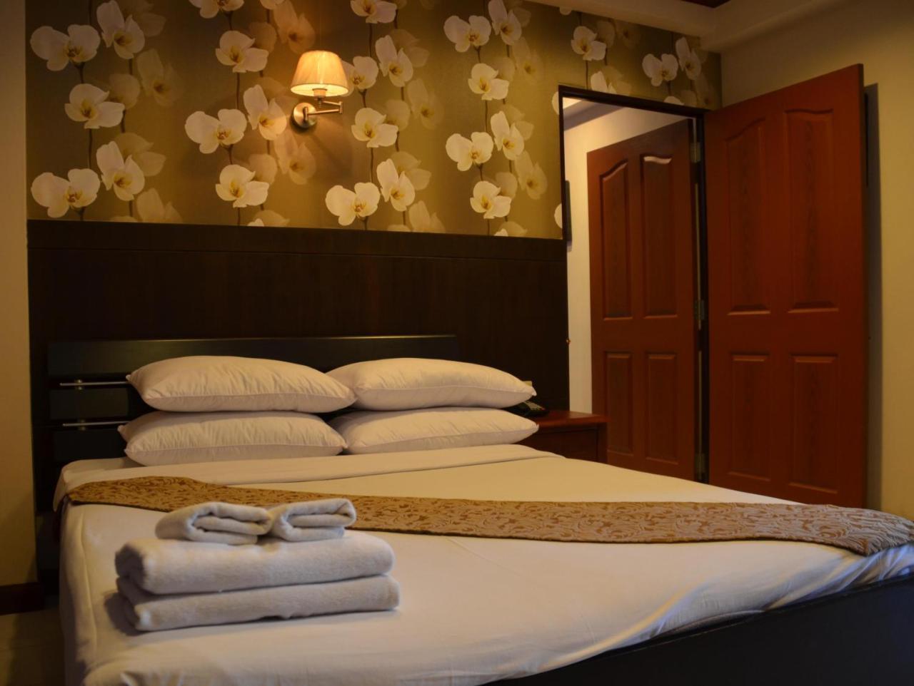 Inn House- SHA Extra Plus Pattaya Extérieur photo